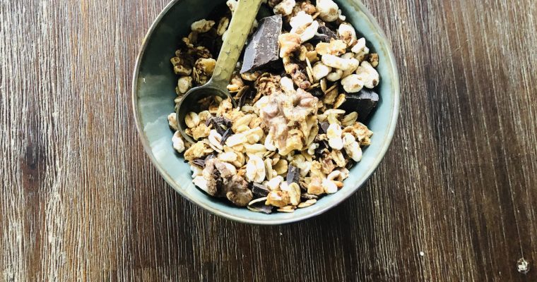 Huisgemaakte granola met pure chocolade