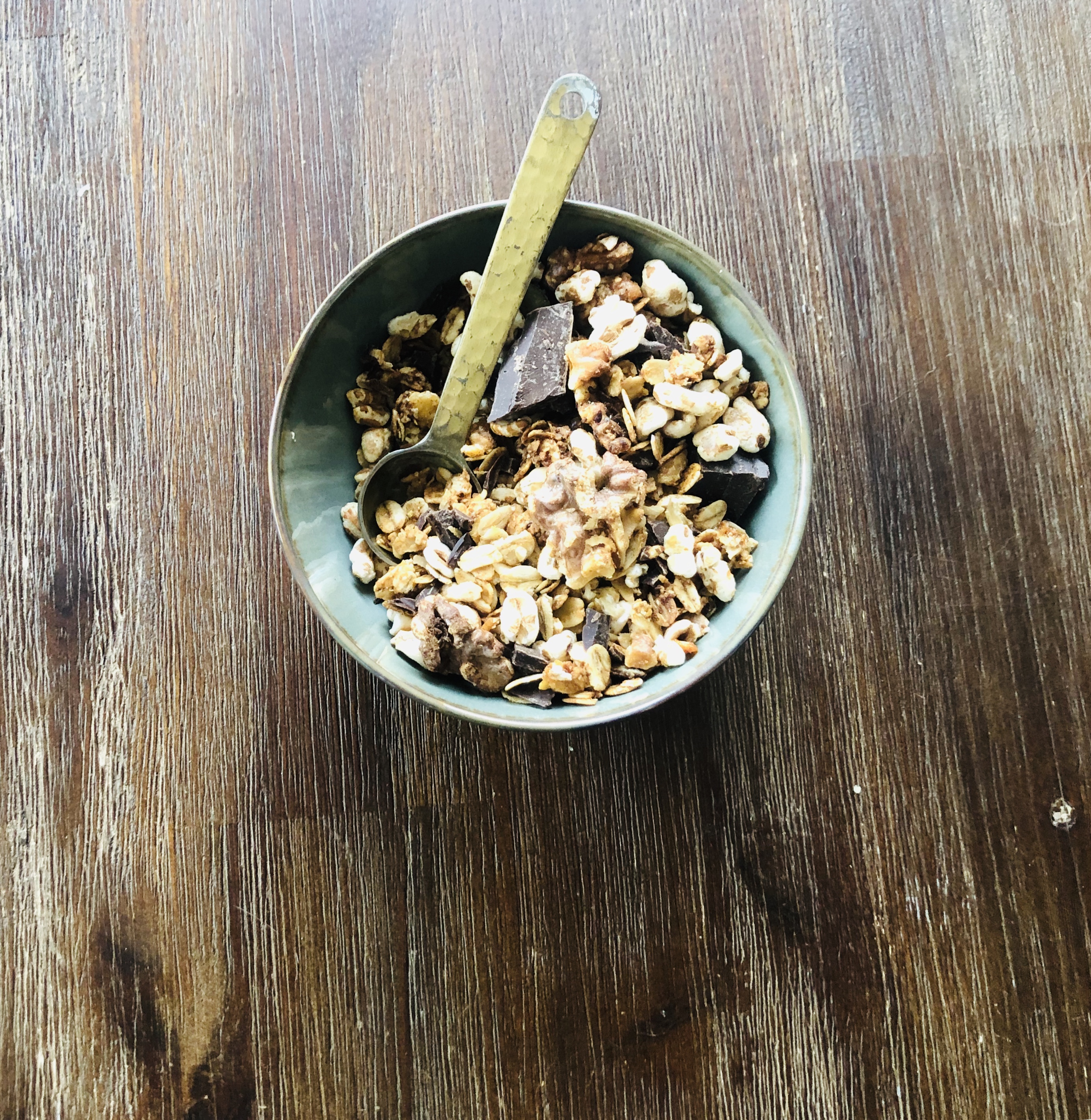 Huisgemaakte granola met pure chocolade