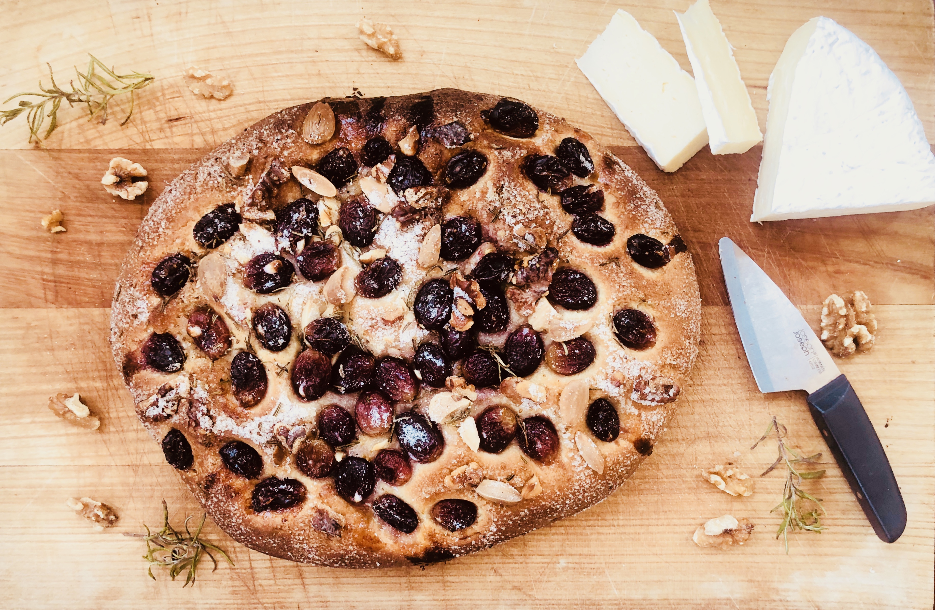 Druivenbrood met walnoten, amandelen en anijs