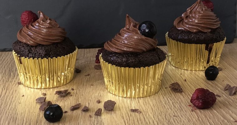 Chocolade cupcakes met een frosting van koffie